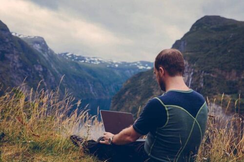 A digital nomad working in nature (Image by StockSnap from Pixabay)