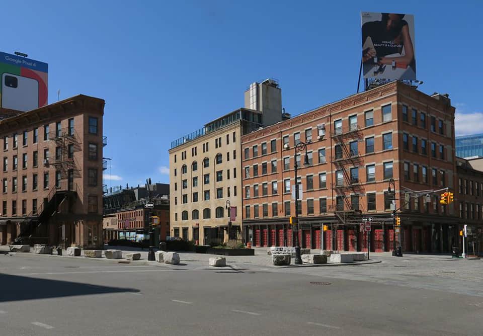 It looked like an empty movie set, which is quite ironic considering that the building on the left, 675 Hudson Street, was featured in many famous movies, like Fatal Attraction, The Hours and in Al Pacino's classic 