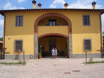 Home Exchange: Swap Homes Worldwide 1 Home exchangers, Ed Kushins and his wife stay at an Italian Villa in Tuscany. Photo: Ed Kushins.