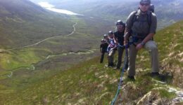 bear-grylls-academy-rapelling