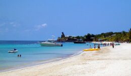 honduras-roatan-beach