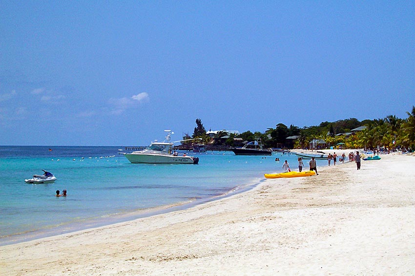 honduras-roatan-beach