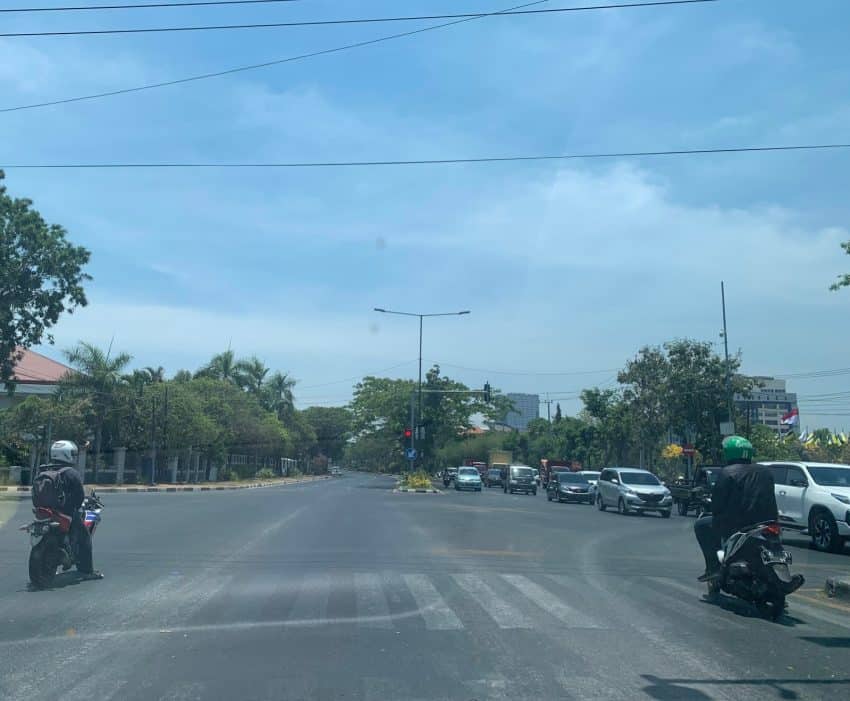 A common intersection in Surabaya. Drivers like to honk horns here.