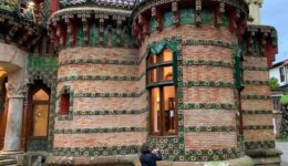 Gaudi curved walls