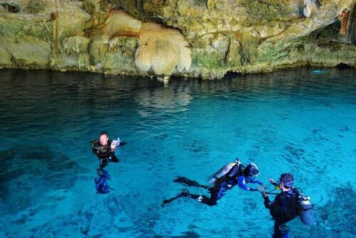 Divers at Dos Ojos