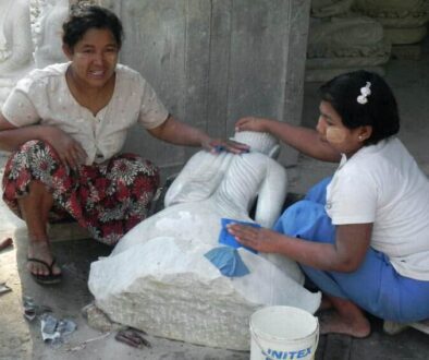 Mandalay polishing Buddha