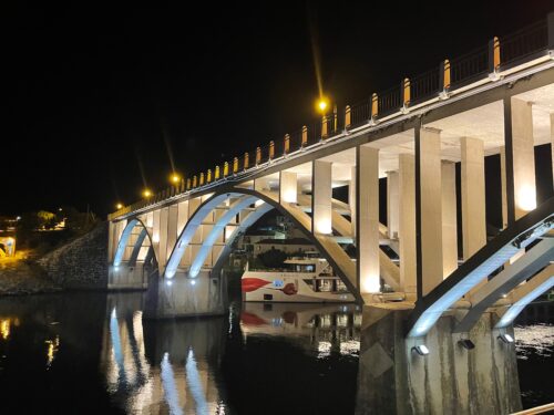 The Douro bridges are striking at nighttime.