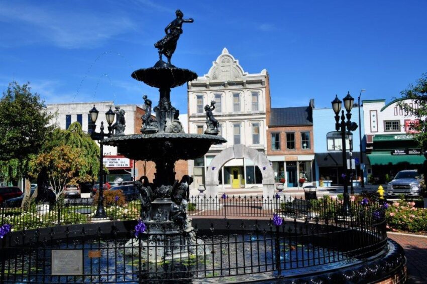 Bowling Green Fountain Square