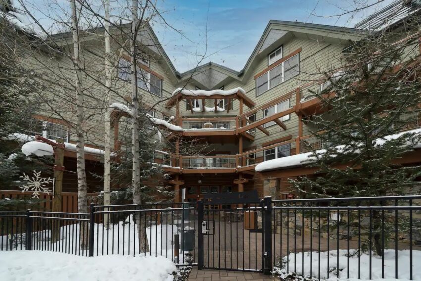 The back entrance of Jack Pine Lodge at Keystone.