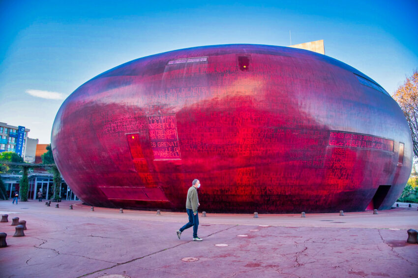 The Garnet Shaped Theater of the Archipel