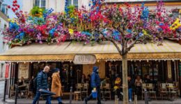 Sidewalk-cafe