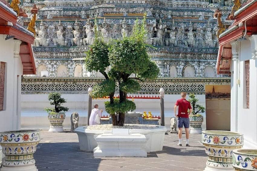 thai-courtyard