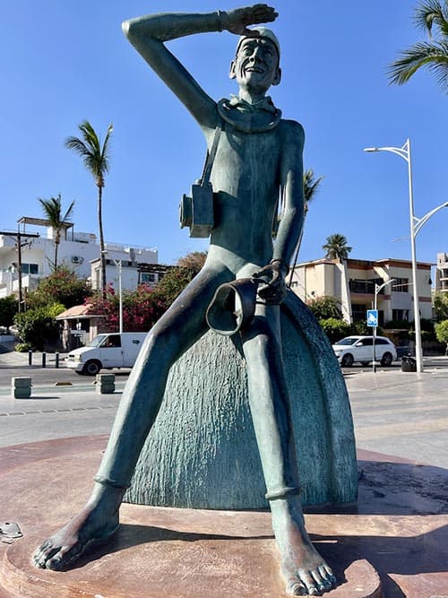 The most emblematic sculpture of Jacques Cousteau, who called the Sea of Cortez "the world's aquarium" © S. Kurtz