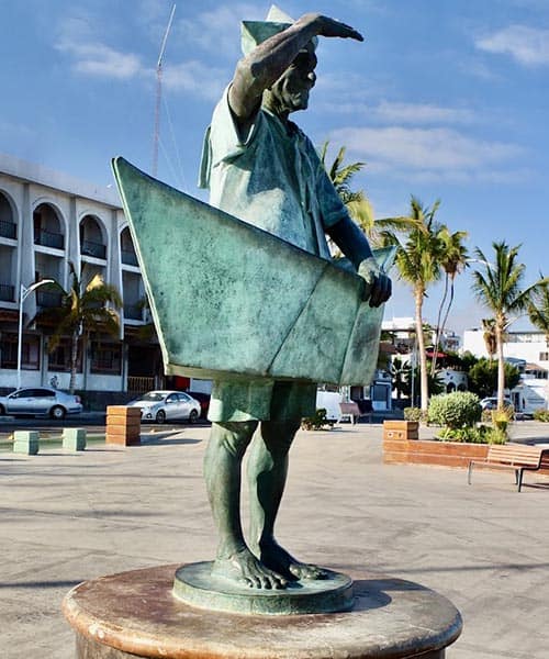 The whimsical Old Man and the Sea sculpture on the Malecon © S. Kurtz