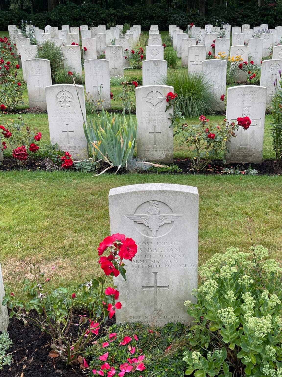 soldier's graves in Arnhem