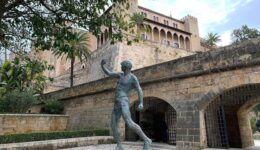 A stone slinger statue stands in Palma, Mallorca.