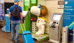 Rollink 22 carry on at airport CMary Charlebois