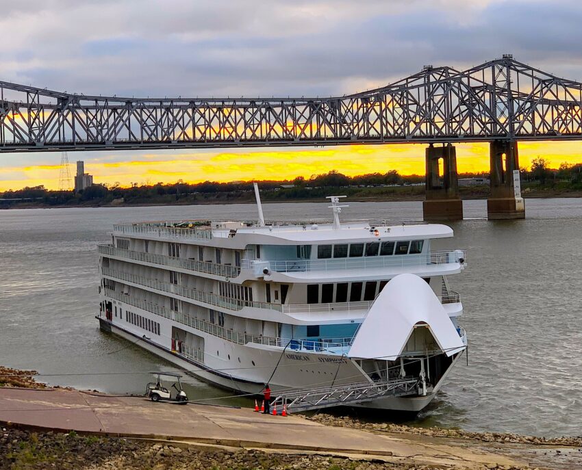 American Symphony’s bow opens and a retractable gangway extends for passengers to safely walk.