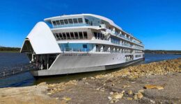 American Symphony docked on the Mississippi River. Jackie Finch photos.