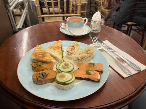 For lighter appetites, the English tea is perfect.