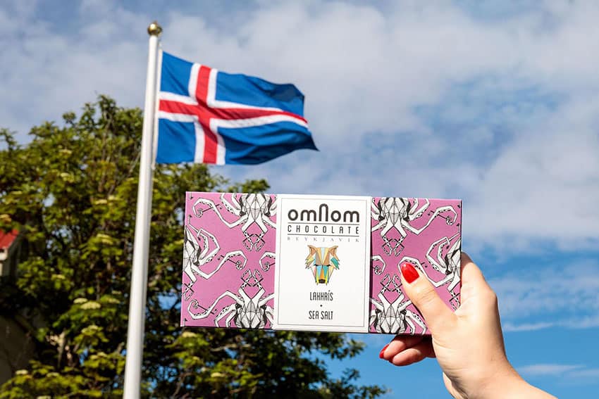 Omnom with Flag