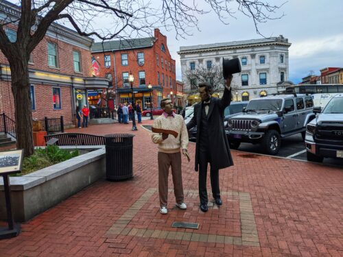 Return Visit, A sculpture of the common man with Lincoln who is gesturing towards the Wills house where he completed the Gettysburg Address