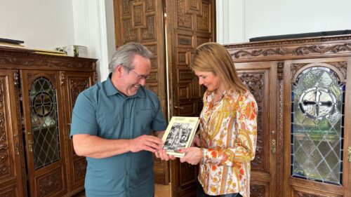 Mayor Guarido gave me a book about Zamora’s Holy Week by American photographer Ruth M. Anderson.