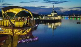 The Kuching waterfront is aglow with beauty at night. Chin Leh photos.