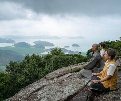 Participants meditate on a mountaintop overlooking the ocean at Neunggasa temple (Photo by Cultural Corps of Korean Buddhism)