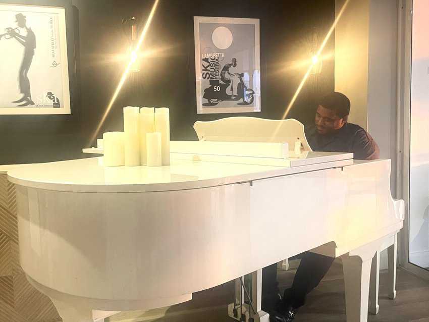 A pianist plays while diners enjoy Italian fare at S Hotel's Rocksteady.
