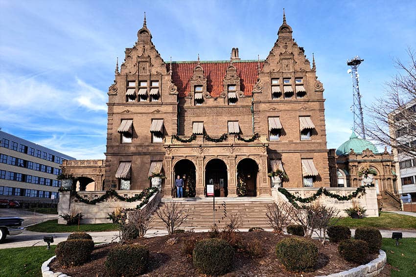 Milwaukee: Small City, Big Outlook 15 The Pabst Mansion is on the National Register of Historic Places