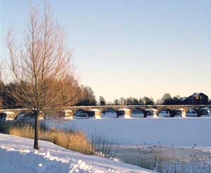 Karlstad, Sweden: A Cultural Revival in the Solar City 11 The historic stone bridge over the Klarälven river