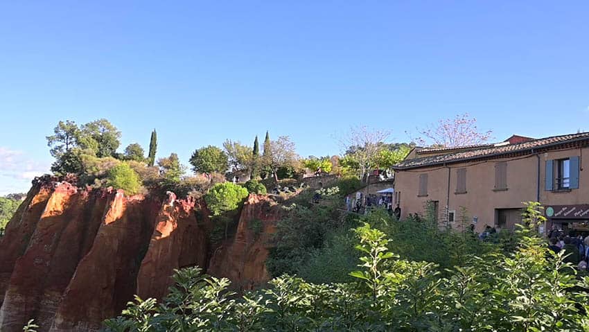 Provence: Roman Ruins, Van Gogh, and Wine 13 The town of Rousillon sits on Ochre cliffs