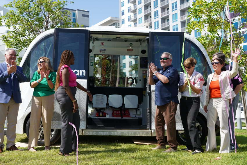 Innovative Transportation All Around Florida 2 Orlando Mayor Buddy Dyer (by right door) by the SWAN shuttle. City of Orlando photo