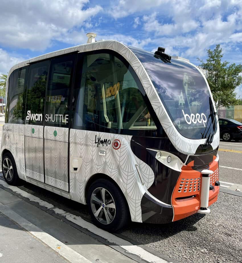 Innovative Transportation All Around Florida 5 SWAN shuttle nears a stop. Kirsten Harrington photo