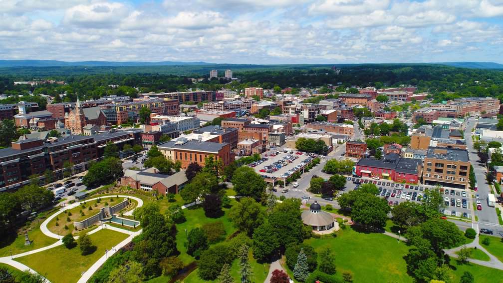 Saratoga County, NY: Roaming Out of Bounds 10 People flocked to Saratoga Springs to drink the waters for health reasons in the 19th and early 20th century