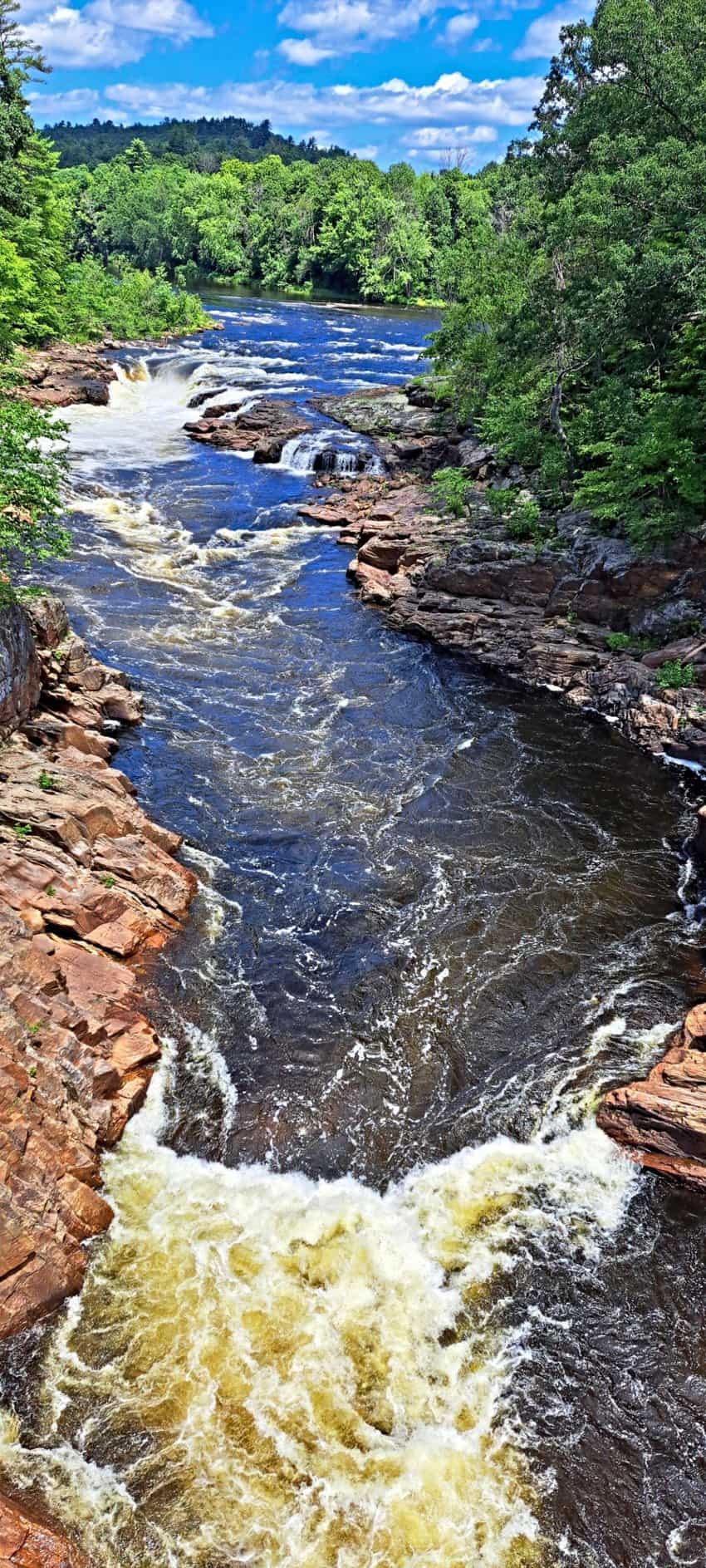 Saratoga County, NY: Roaming Out of Bounds 3 One of Saratoga County's borders is the mighty Hudson River
