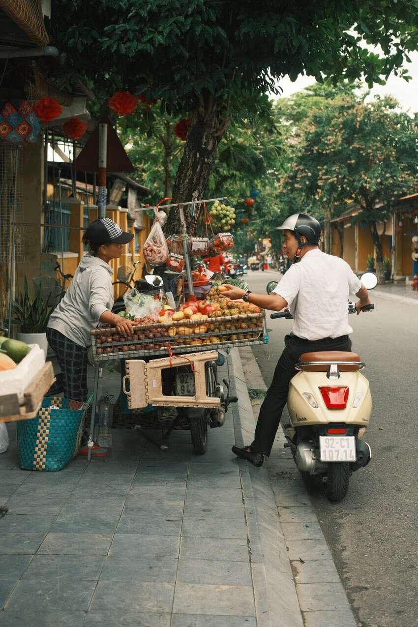 Hoi An–A City Frozen in Time 2 Vendor and customer making a deal. Photo by Evan Glassman