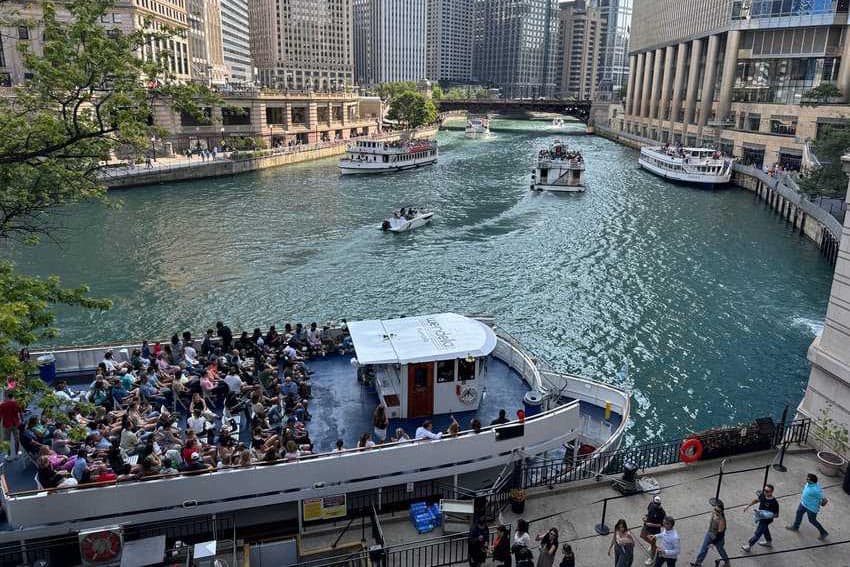 Chicago: The Perfect Weekend Jaunt 1 The Chicago River with the famous Architecture boat tours. Max Hartshorne photos.