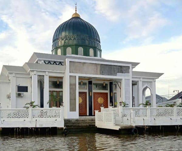 Top 10 Must See Attractions in Jeddah, Corniche to Al-Balad 2 Al Rahma Mosque: The Floating Mosque in Jeddah