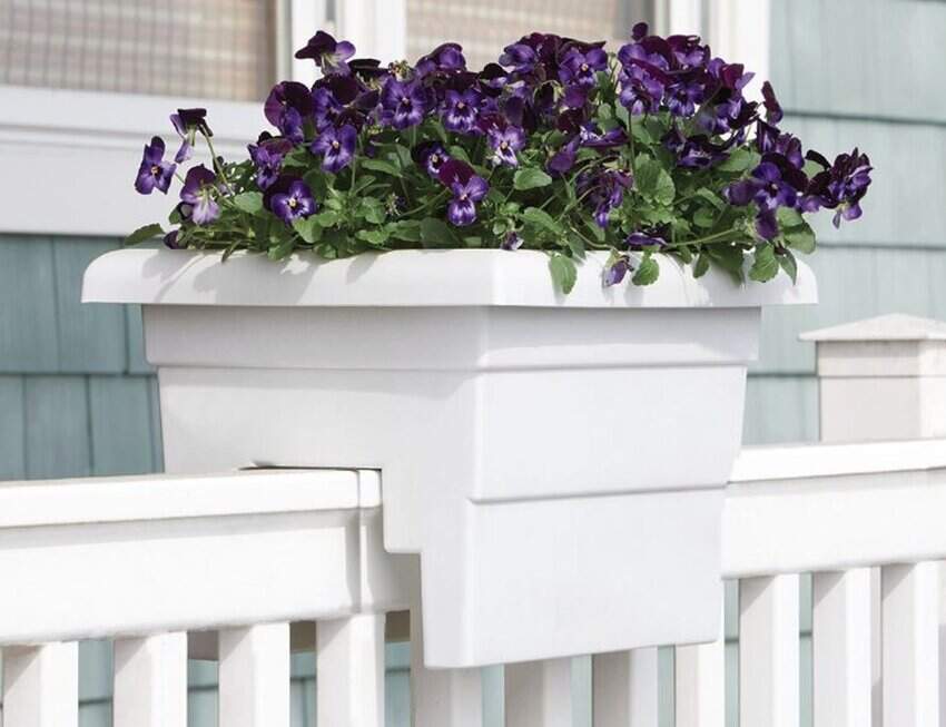 Countryside planter for railing